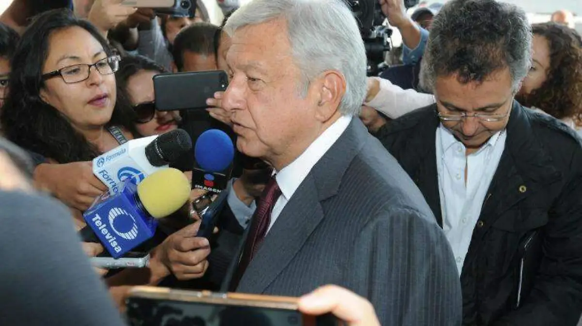 amlo ULISES BRAVO